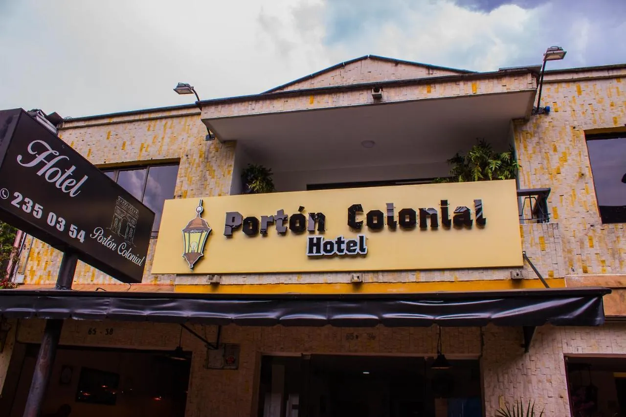 ***  Hotel Porton Colonial Medellín Colombia